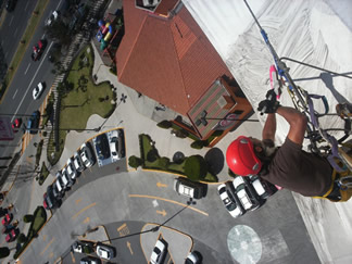 TRABAJOS VERTICALES ROPE ACCES TRABAJOS EN ALTURAS CURSOS DE RAPPEL LAVADO DE LONAS MANTENIMIENTO EDIFICIOS